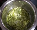 A picture of step 1 of Dhrungari Lauki Raita.
