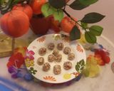 A picture of step 2 of Dates bar with goji Berry and sunflower seeds.