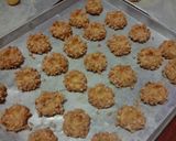 Foto langkah ke 4 dari resep Thumb print cookies / kue kering kacang cokelat.