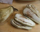 Foto del paso 2 de la receta: Berenjena blanca horneada al queso roquefort