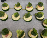 Foto del paso 4 de la receta: Mini pizza vegetal de calabacín