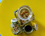 Foto del paso 1 de la receta: Cómo preparar nuestro propio aceite de cardamomo y pimienta negra