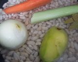 Foto del paso 2 de la receta: 🫘Alubias blancas con verduras🌶️🥒🧅