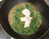 Foto del paso 3 de la receta: Tortilla de espinacas con curry y queso brie