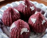 A picture of step 1 of Red Velvet Coconut Modak.