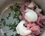 A picture of step 5 of Egg Noodles with Scallion, Ham, and Cream Cheese Sauce.