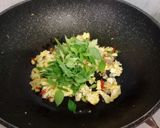 Foto langkah ke 4 dari resep Nasi Orak Arik Telur Kemangi.