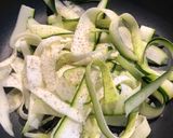 Une image de l'étape 1 de Dos de cabillaud en robe de tagliatelles de courgettes sur un lit de légumes d’été.