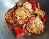Foto langkah ke 7 dari resep Telur tahu sosis masak kecap simple.