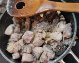 Foto del paso 2 de la receta: Atún encebollado con tomate