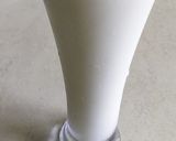 A picture of step 4 of Vanilla milkshake.