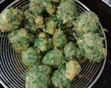 A picture of step 3 of Methi Gota.