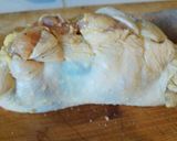 Foto del paso 4 de la receta: Cuarto de pollo deshuesado asado al carbón, relleno de beicon, pimiento y champiñones