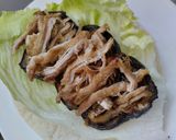 Foto del paso 3 de la receta: Wrap de berenjena🍆, salchicha🍖y carne de cerdo🥓en salsa de miel y ajo🌯🌮🧄