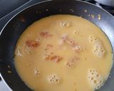 Foto del paso 4 de la receta: Huevos🍳🥰 pericos🫓 con arepa🧈🍅🧅