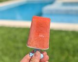 Foto del paso 4 de la receta: 🍓 Helado de frutilla y naranja en palito 🍊