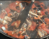 Foto del paso 5 de la receta: Pasta a la puttanesca de sardinas