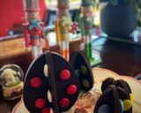Foto del paso 4 de la receta: Huevos de Pascua decorados con Lacasitos