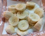 A picture of step 1 of Banana 🍌lassi 😋👍.