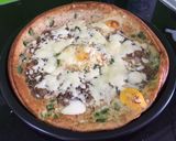 Hình bước làm 8 của món Pizza trứng, pate, phô mai express