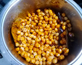 A picture of step 3 of Chana Madra.