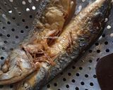 Foto langkah ke 2 dari resep Tumis Ikan Asin Peda.
