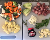 Foto del paso 1 de la receta: Ragout de pavo con menestra de verduras