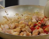 Hình bước làm 2 của món Thịt ba chỉ rim mặn ngọt