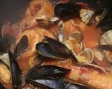 A picture of step 4 of Spaghetti frutti di mare al cartoccio.