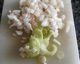 Foto del paso 3 de la receta: Merluza en salsa de pimientos con gambas y espinacas