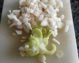 Foto del paso 3 de la receta: Merluza en salsa de pimientos con gambas y espinacas