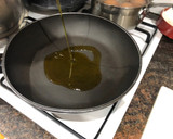 Foto del paso 5 de la receta: Crepes rellenos de picada de pescado y marisco con salsa al cava