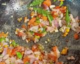 டொமேட்டோ இட்லி உப்புமா (Tomato idli upma recipe in tamil) ரெசிபி ஸ்டேப் 3 புகைப்படம்