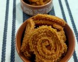A picture of step 3 of Chakali (Murukku).