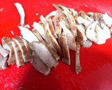 Foto del paso 4 de la receta: Pan naan con hummus, secreto ibérico y cebolla
