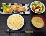 รูปขั้นตอนการทำที่ 5 ของ Grilled Sawara & Cauliflower Rice