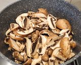Foto del passaggio 2 della ricetta Vellutata di funghi cremini