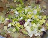 Foto del paso 4 de la receta: Menudos (no se tiran) de pollo encebollados con arroz