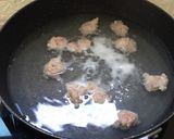 รูปขั้นตอนการทำที่ 2 ของ สปาเกตตี้หมูเด้งเบคอนพริกแห้ง