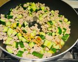 小黃瓜炒絞肉的食譜步驟2照片