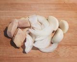 Foto langkah ke 2 dari resep Sop Stamina Ceker Ayam Jahe.
