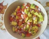 Foto del passaggio 2 della ricetta Wrap con gamberi, avocado e salsa yogurt