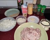 Foto del paso 1 de la receta: Pollo con espinacas, piñones y leche evaporada