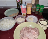 Foto del paso 1 de la receta: Pollo con espinacas, piñones y leche evaporada