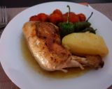 Foto del paso 4 de la receta: Pollo hervido con guarnición de pimientos del padrón y tomatitos
