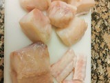 Medallons de rap amb salsa holandesa de'ametlles