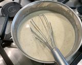 Une image de l'étape 6 de Sauce béchamel à l’épeautre, ail fumé et grana padano.