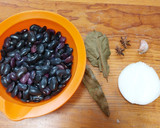 Foto del paso 1 de la receta: Frijol ayocote aromatizado con anís y hoja de aguacate