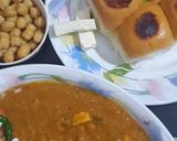 A picture of step 3 of Chanapaneer bhaji.