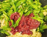Hình bước làm 5 của món Đỗ khế xào thịt bò (đậu rồng xào thịt bò)
